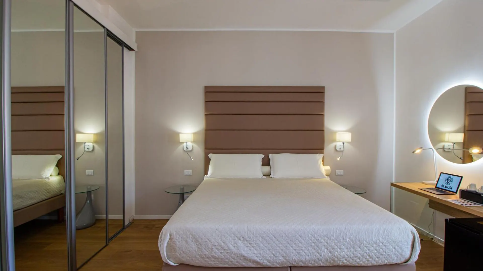 Album Boutique Rooms Sássari 2*,  Itália