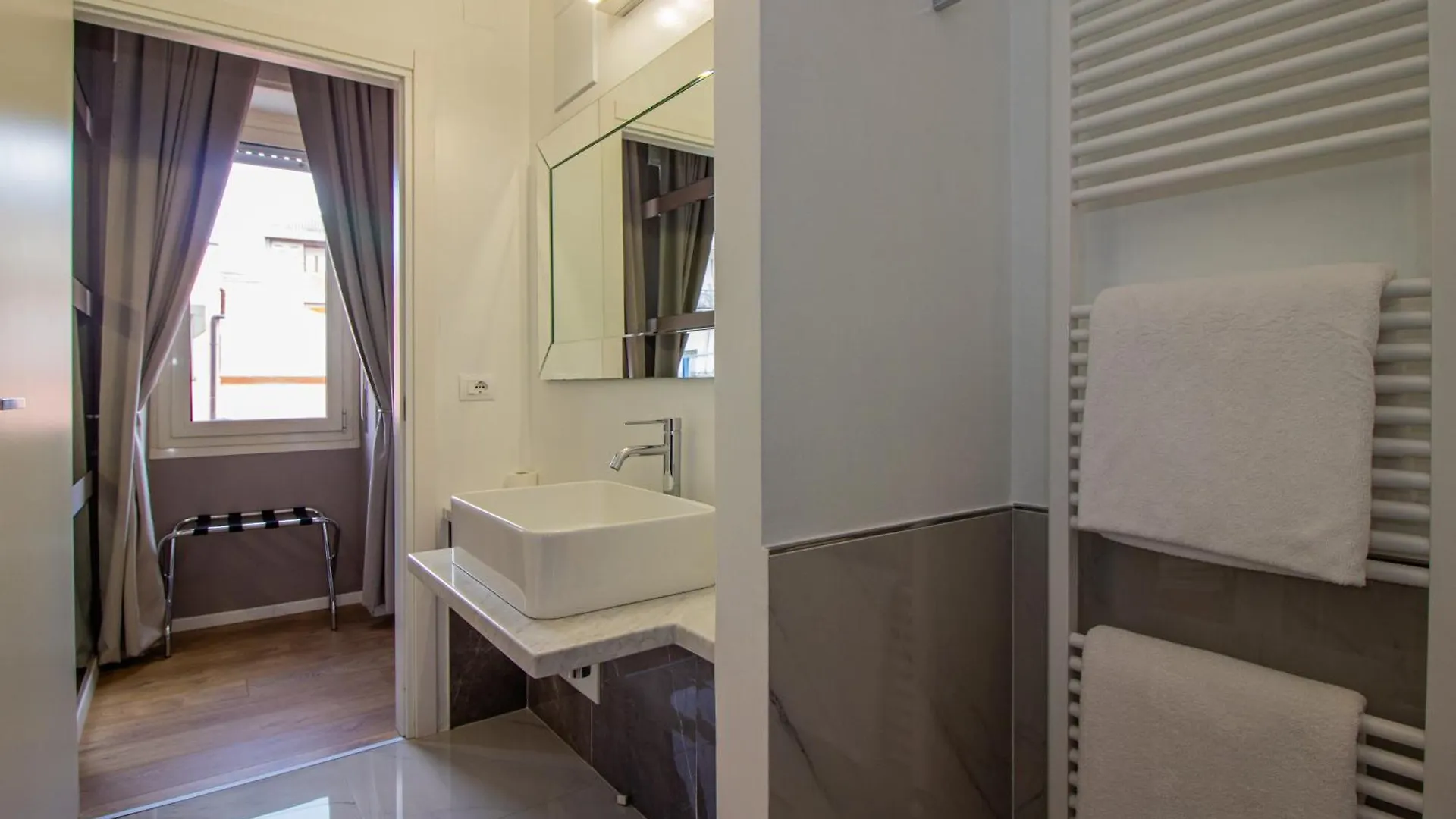 ** Couette-café Album Boutique Rooms Sassari Italie